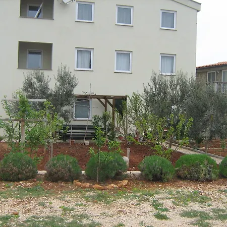 Apartament Ana Vir